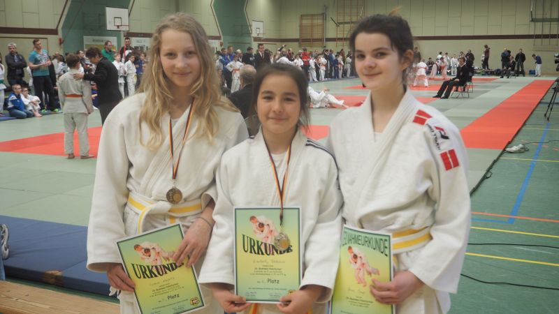 tl_files/judoka_stade/2015/Bilder/2015 03 victoria kimberly lena.jpg